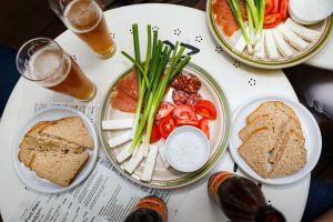 Old neighbourhoods & peasant' platter