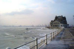 Admire the Black Sea 