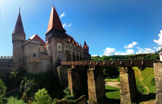 Corvin (Hunyadi) Castle Tour from Sibiu - Romanian Friend