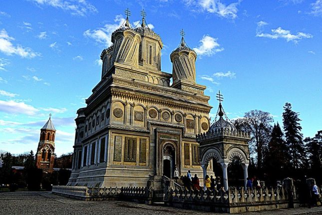 Visit Curtea de Arges Monastery