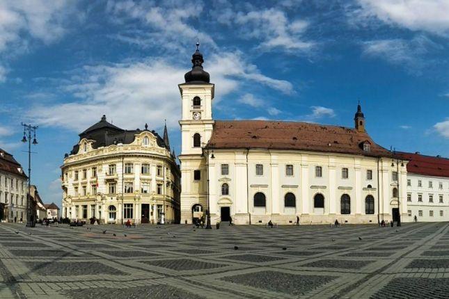 Walking Tour in the Big Square