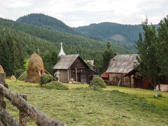 Hiking trip in Apuseni Carpathians