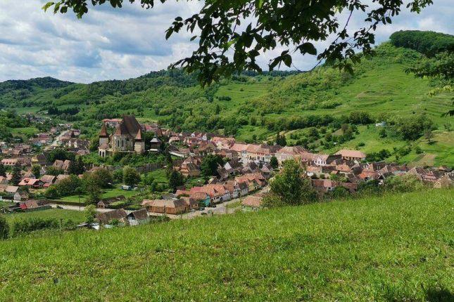 This is a family friendly tour, a trekking trail easy and fun for children, too!